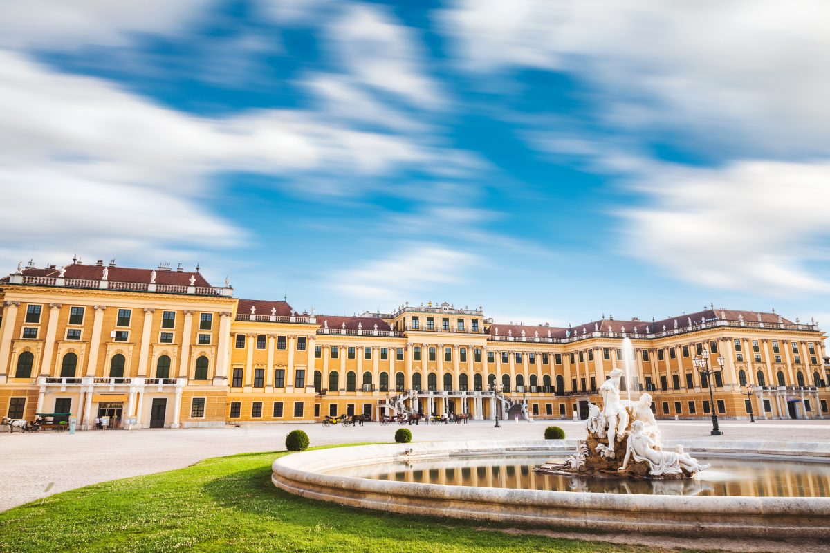 schonbrunn-palace-in-vienna-austria-PEG8UD3-1200x800.jpg