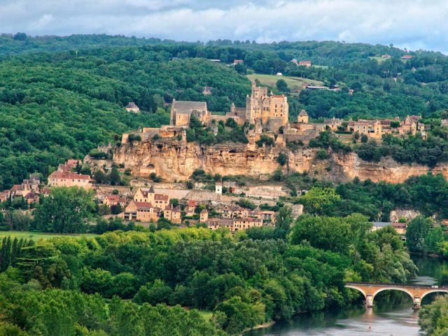 https://www.mycheapremovals.co.uk/wp-content/uploads/2024/02/moving-to-dordogne-640x480.jpg