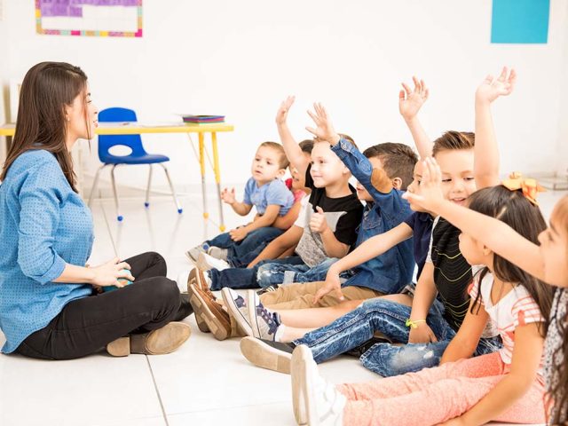 https://www.mycheapremovals.co.uk/wp-content/uploads/2025/03/teachingenglishinspain-640x480.jpg
