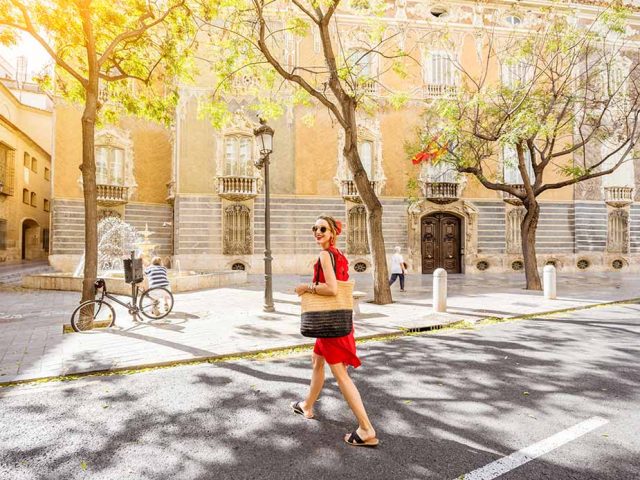 https://www.mycheapremovals.co.uk/wp-content/uploads/2025/08/movingtospainwithbritishpassport-640x480.jpg